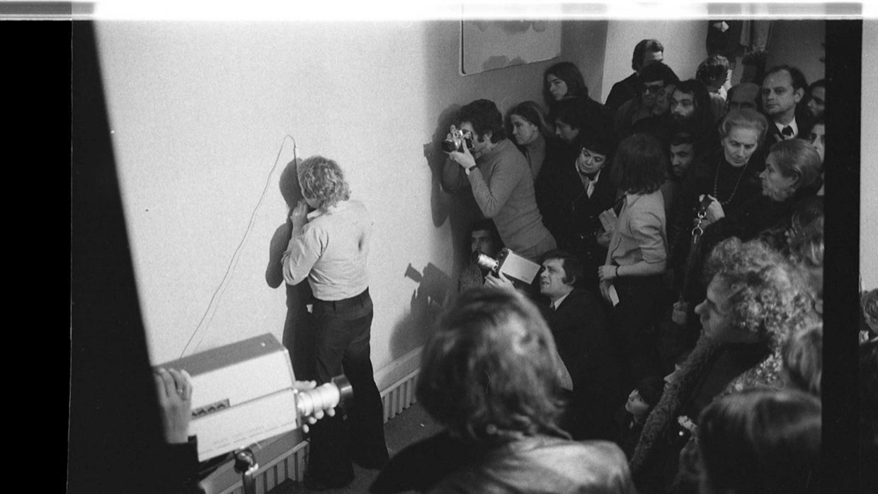 Gina Pane in performace | 1973 | ©Archives galerie Rodolphe Stadler – les Abattoirs Musée-Frac Occitanie Toulouse France