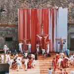 100th action "6-day-play" 1998 | Action in the courtyard of Schloss Prinzendorf | Photo: Archiv Cibulka-Frey